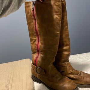 Brown madden girl tall boot with red zipper